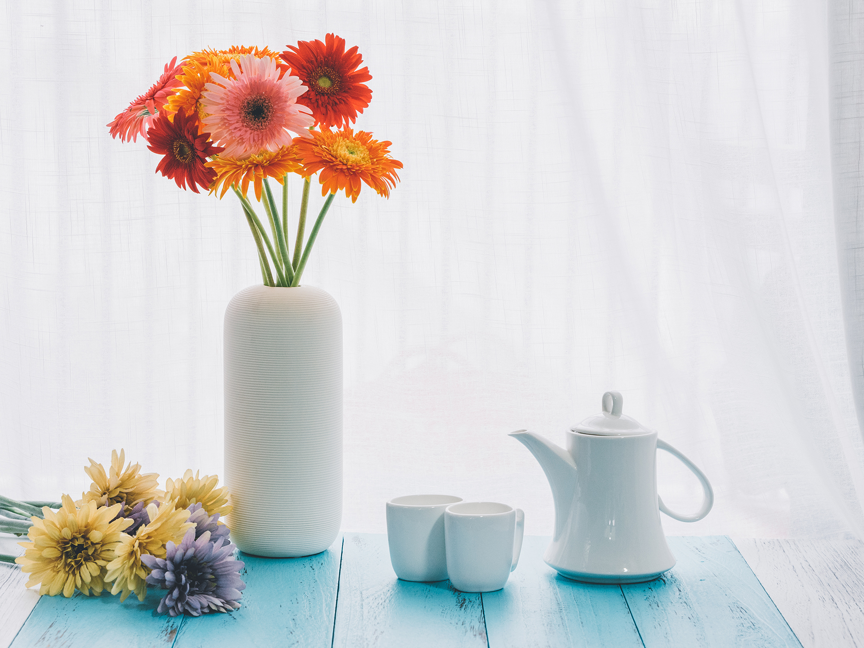 摄图网_500648444_花瓶与茶具（企业商用）.jpg